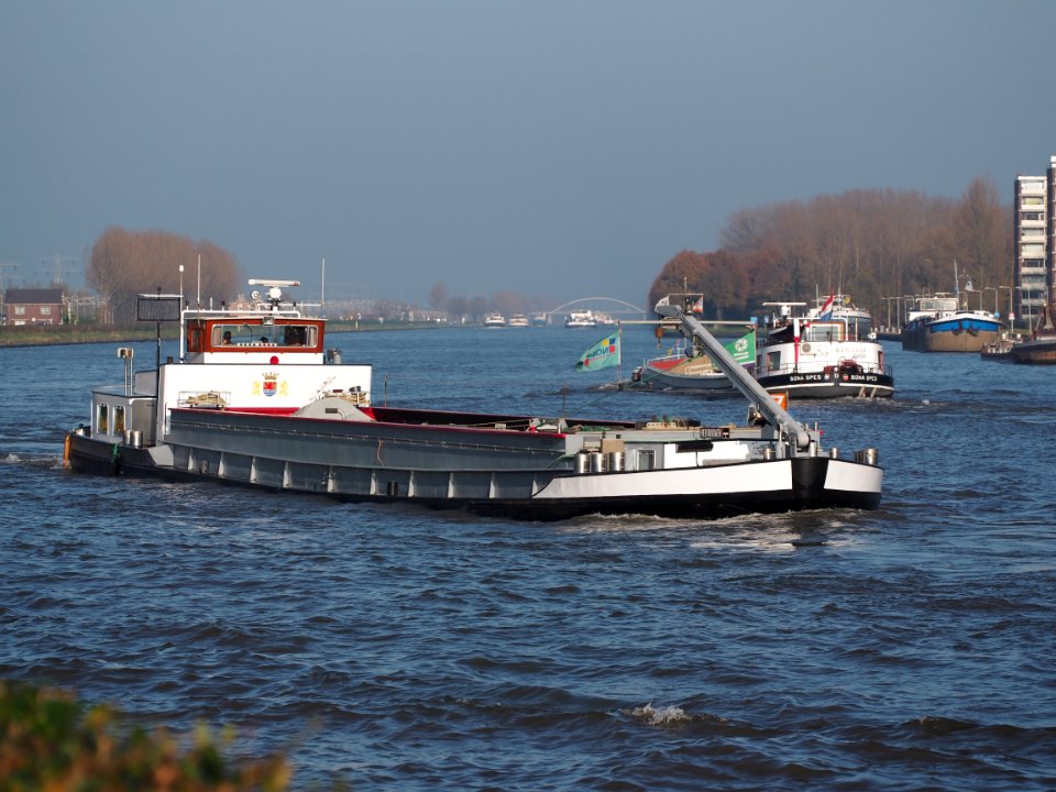 Vertrouwen, ENI 02312975 op het Amsterdam-Rijn kanaal, foto 1