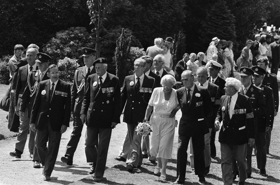 Vervolg regering viering 75e verjaardag Prins Bernhard op Soestdijk div. met Pr, Bestanddeelnr 933-7019