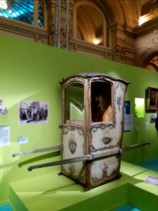 Vichy - Il était une fois la Reine des villes d'eaux - Une chaise à porteurs de prestige, 1860 (1)