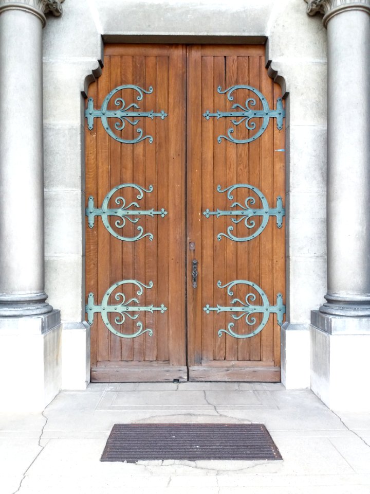 Vichy - Chapelle de l'hôpital, porte principale