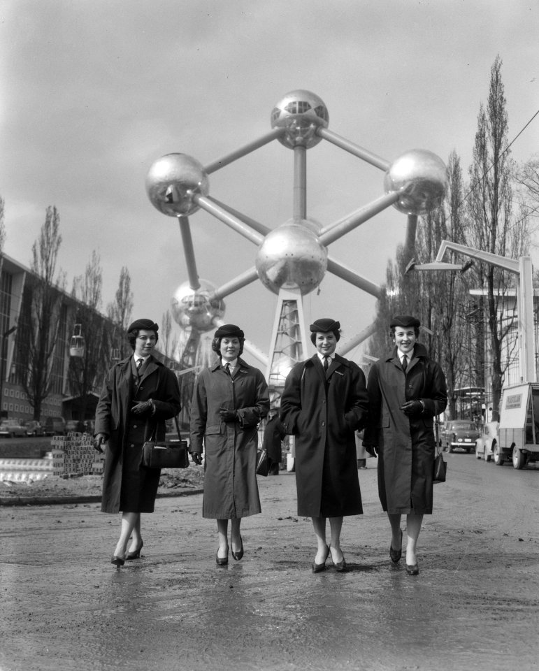 Vier Belgische hostesses op het tentoonstellingsterrein, Bestanddeelnr 909-4710