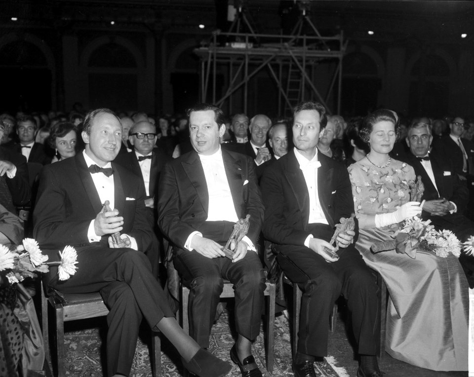 Vier Edison-winnaars v.l.n.r. violisten Herman Krebbers en Arthur Grumiaux, dir, Bestanddeelnr 918-3832