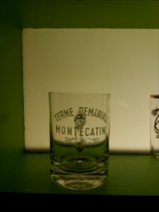 Vichy - Il était une fois la Reine des villes d'eaux - Verre de cure de station thermale 01