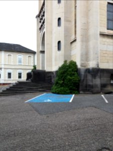 Vichy - Chapelle de l'hôpital, grande entrée de profil