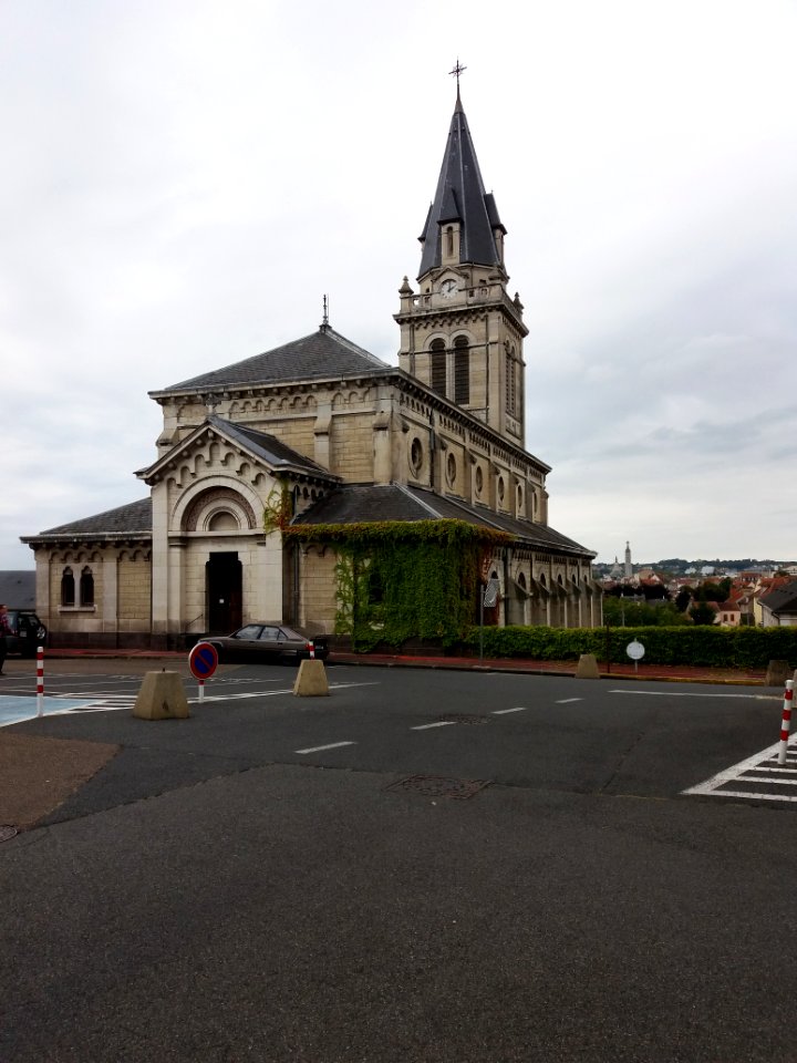 Vichy - Chapelle de l'hôpital, chevet avec entrée (1)