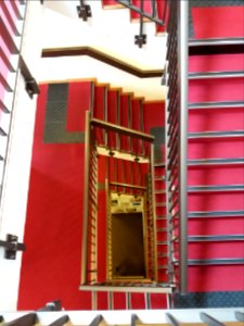 Vichy - Médiathèque Valery Larbaud, escalier central