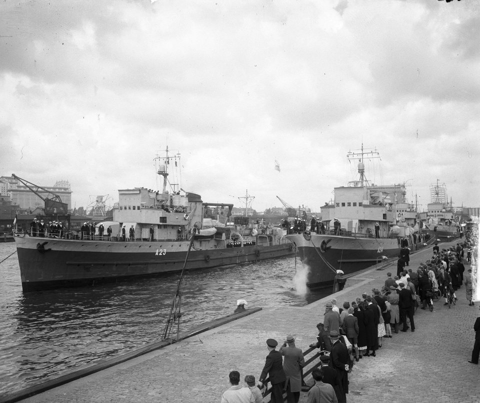 Vier Franse Avisos in Rotterdam Parkkade, Bestanddeelnr 903-5269
