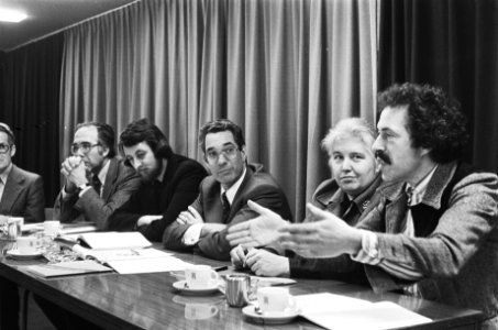 Vier grote steden maken financiele nood kenbaar aan regering, R van de Velde, V, Bestanddeelnr 929-5558