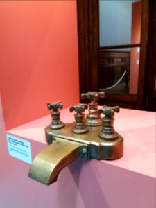 Vichy - Il était une fois la Reine des villes d'eaux - Robinets de baignoire de l'établissement thermal de 1re classe (1900)