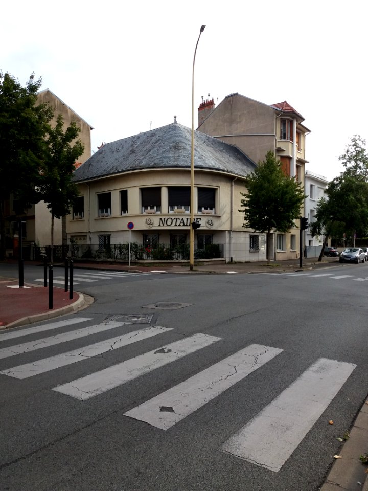 Vichy - Boulevard du Sichon, maison à l'angle de l'avenue Thermale