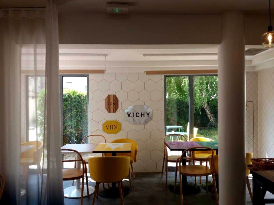 Vichy - Avenue Pierre Coulon - Hôtel Ibis Style, salle du petit déjeuner