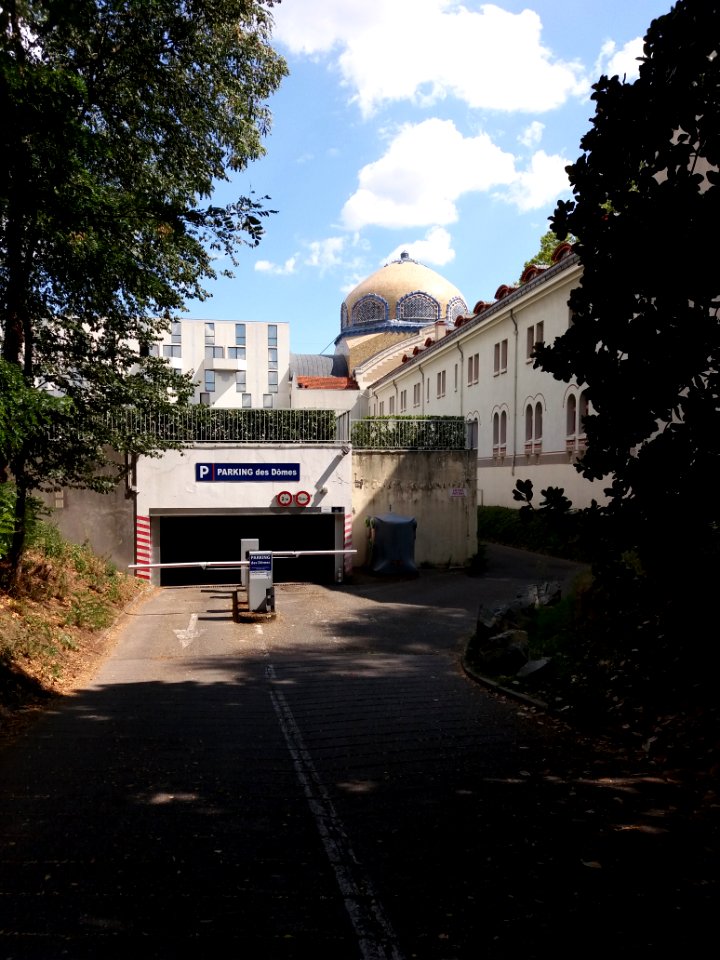 Vichy - Centre thermal des Dômes, depuis le boulevard des États-Unis