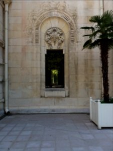 Vichy - Palais des Congrès, fenêtre sculptée côté opéra