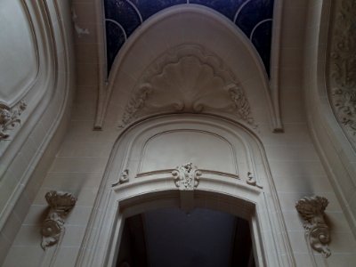 Vichy - Palais des Congrès, intérieur, haut de porte avec moulures et sculptures