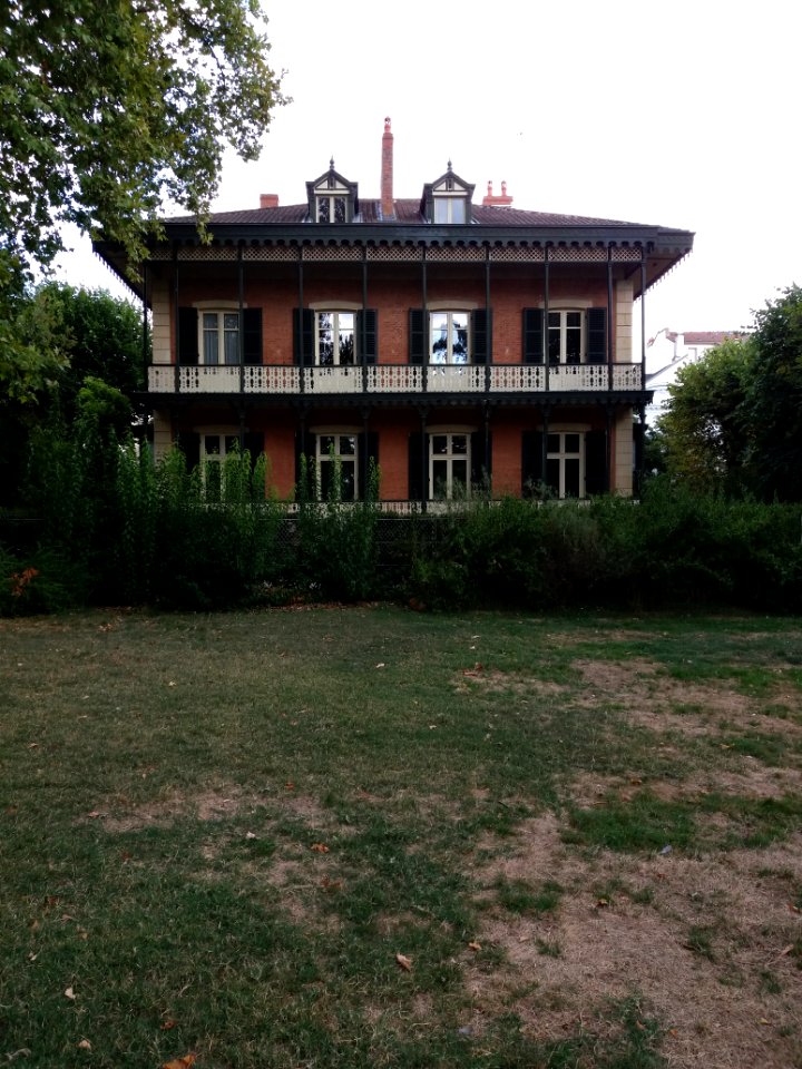 Vichy - Parc Napoléon III, chalet entre celui de Marie-Louise et Eugénie