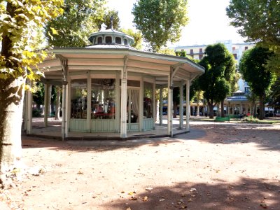 Vichy - Parc des Sources, kiosques boutiques