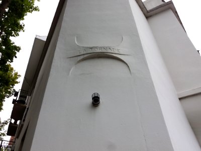 Vichy - Avenue de la République, inscription La Tornade, à l'angle du boulevard de l'Hôpital