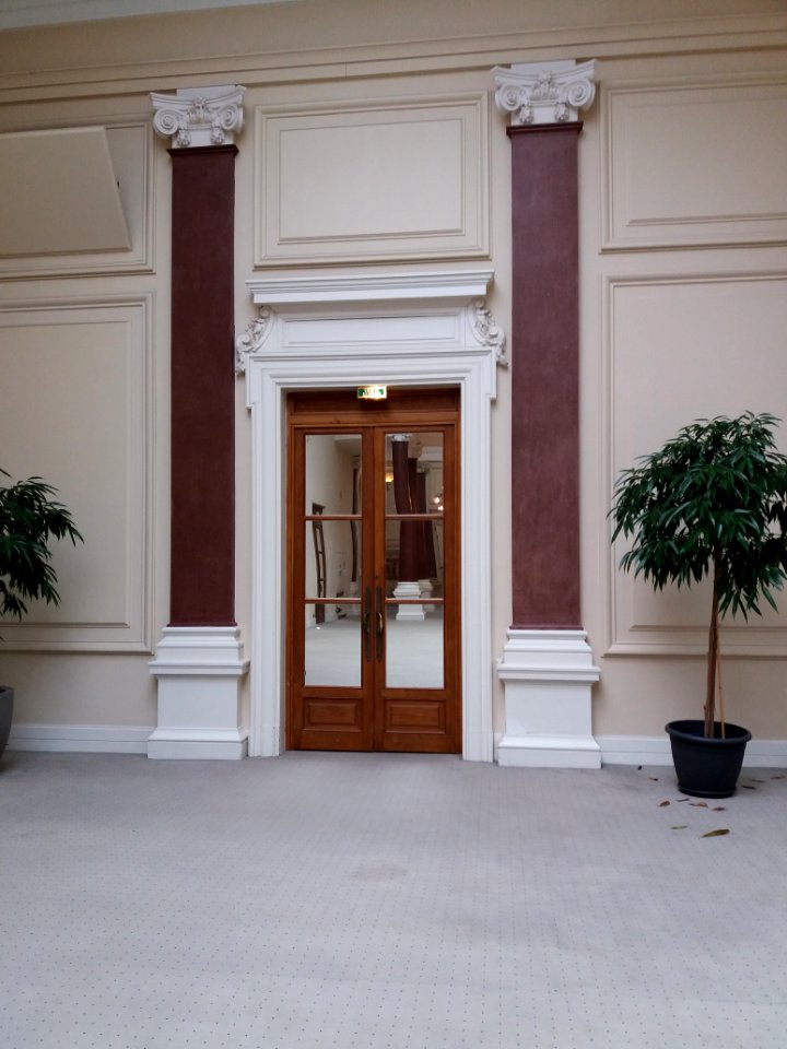 Vichy - Palais des Congrès, intérieur, porte avec colonnes