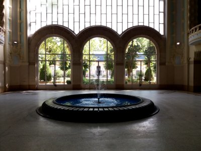 Vichy - Centre thermal des Dômes - Salle du grand dôme, fontaine