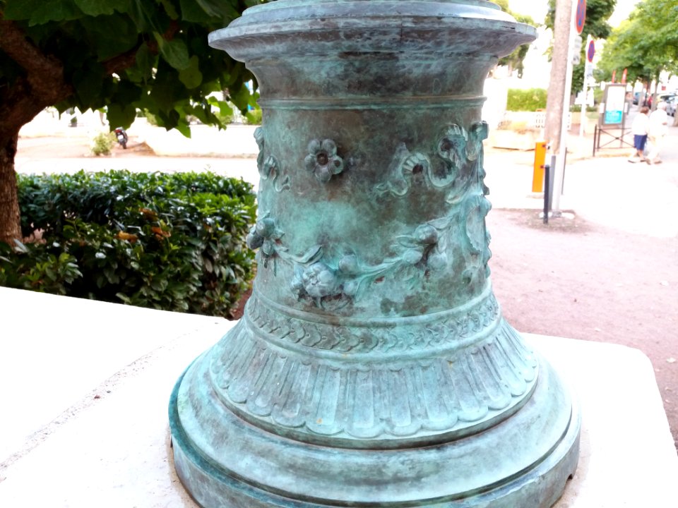 Vichy - Palais des Congrès, lampadaire, détail (1)