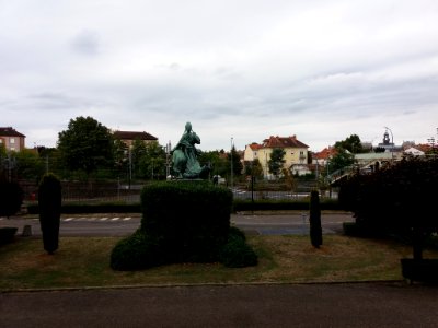 Vichy - Centre hospitalier, statue de la République (3)