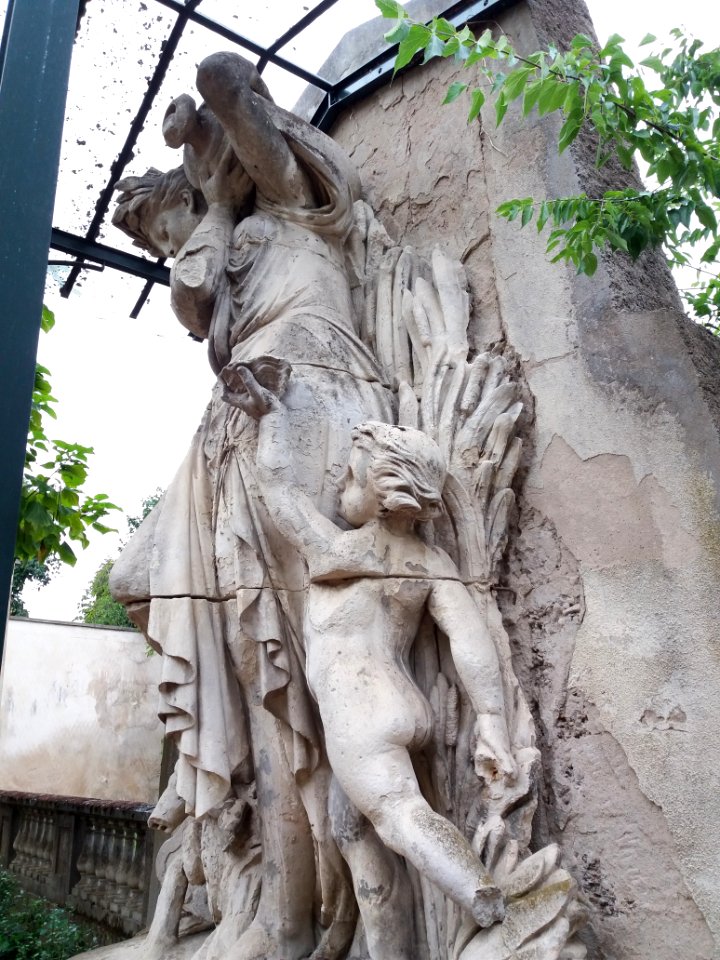 Vichy - Albert-Ernest Carrier-Belleuse - Nymphe des Eaux, détail (4)