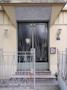 Vichy - Avenue Thermale, porte au numéro 74