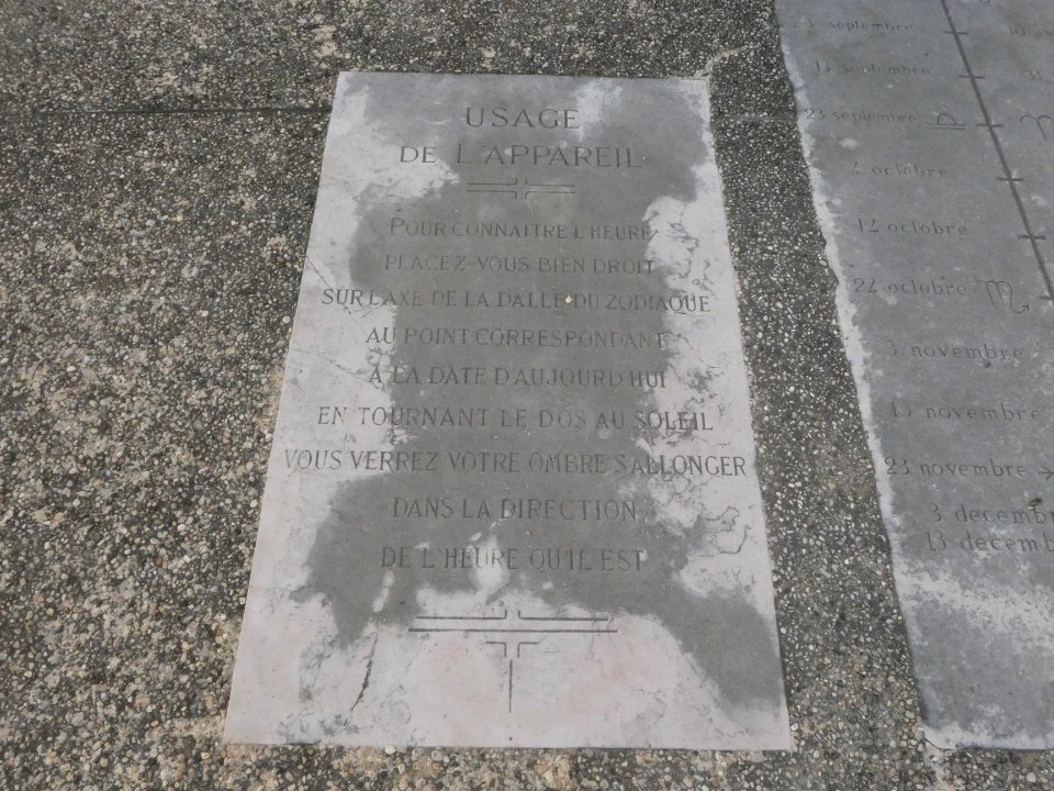 Vienne - Square Missak Manouchian - Cadran solaire analemmatique - Plaque mode d'emploi