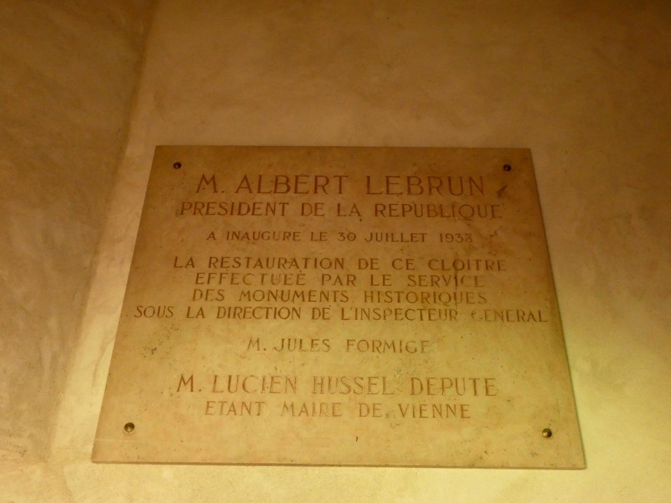 Vienne - Abbaye Saint-André-le-Bas - Cloître - Plaque inauguration par Albert Lebrun