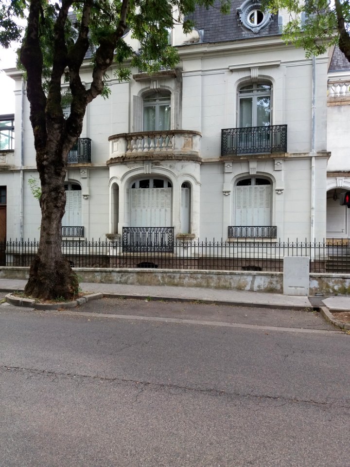 Vichy - Avenue Poncet, détail de la maison à l'angle de l'avenue Thermale