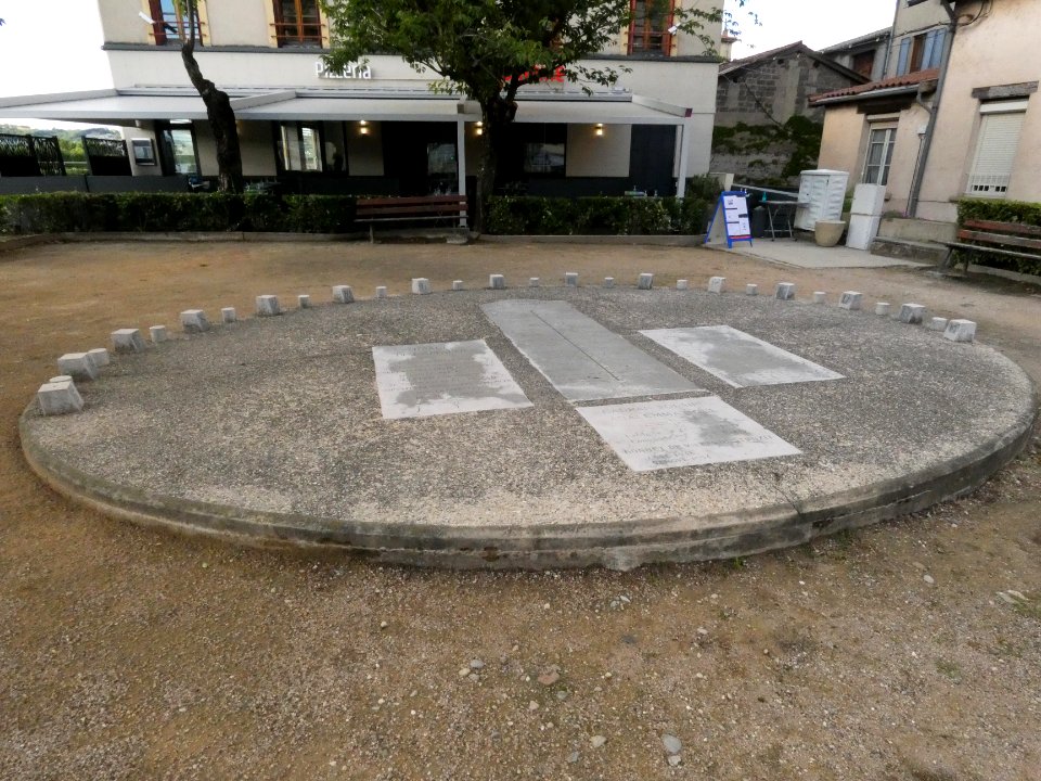 Vienne - Square Missak Manouchian - Cadran solaire analemmatique