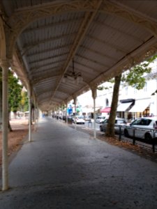 Vichy - Parc des Sources, galerie couverte côté rue du Président Wilson