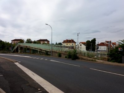 Vichy - Boulevard de l'Hôpital, passerelle qui passe par dessus la gare