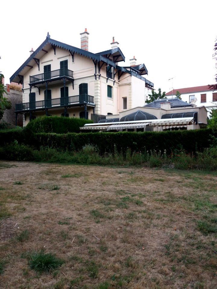 Vichy - Parc Napoléon III, chalet entre celui des Roses et Eugénie