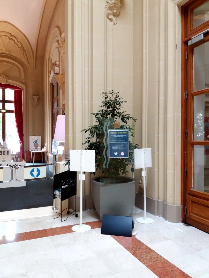 Vichy - Palais des Congrès, intérieur, panneau des ateliers Wikipédia
