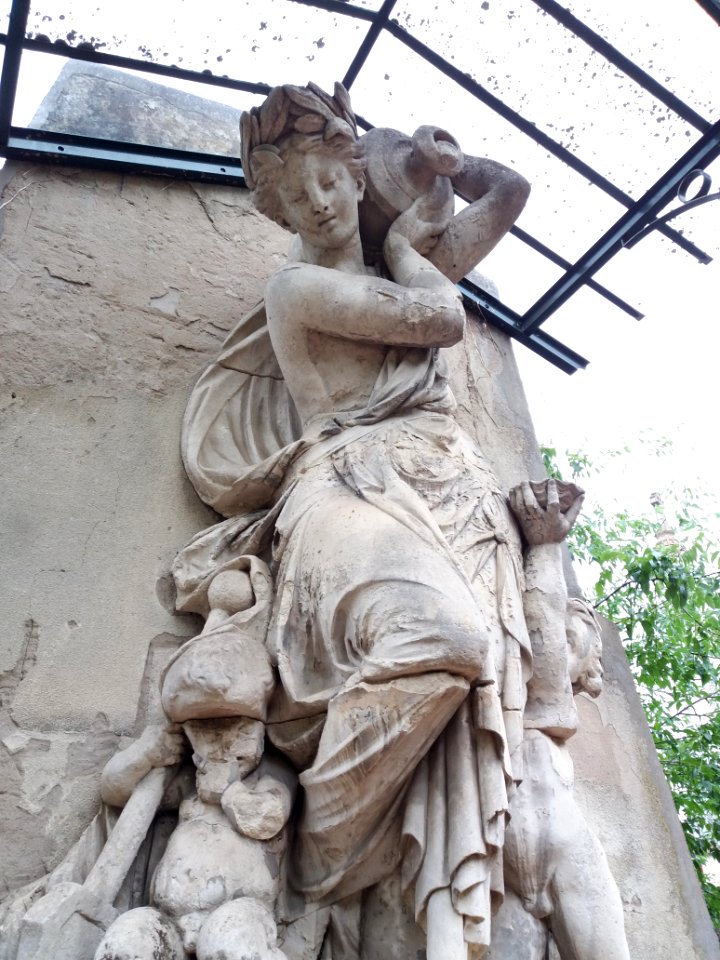 Vichy - Albert-Ernest Carrier-Belleuse - Nymphe des Eaux, détail (2)