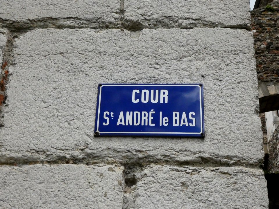Vienne - Abbaye Saint-André-le-Bas - Cour Saint-André-le-Bas - Plaque