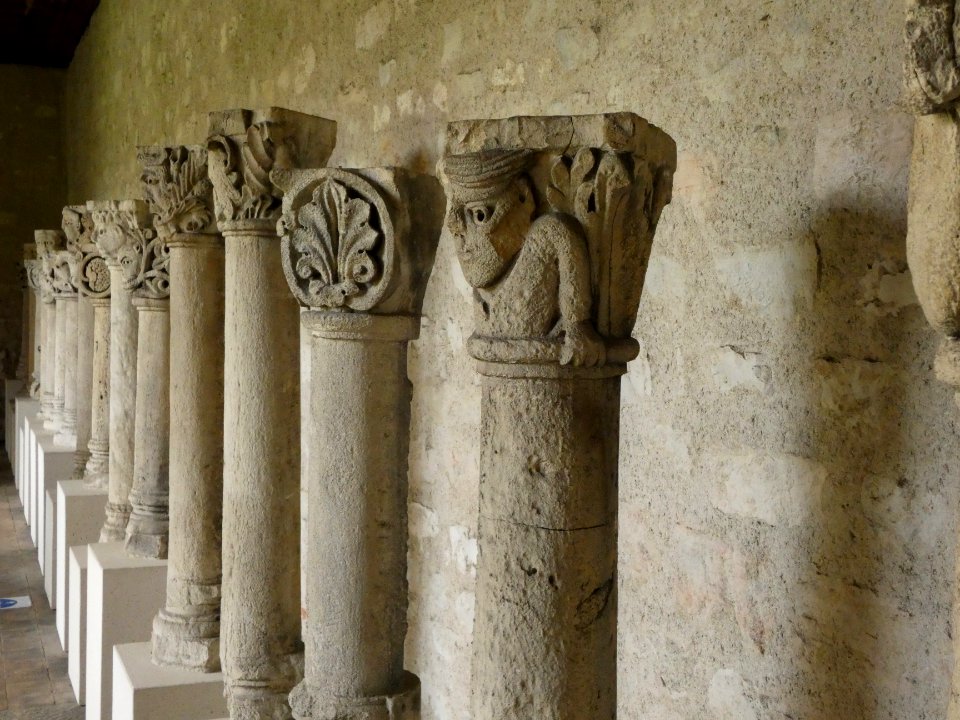 Vienne - Abbaye Saint-André-le-Bas - Cloître - Exposition de chapiteaux 06