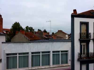 Vichy - Avenue de Gramont, toits au nord depuis le pont