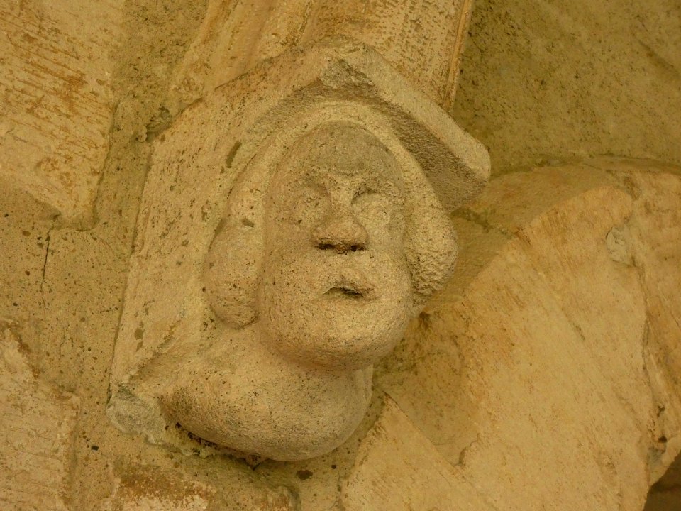 Vienne - Abbaye Saint-André-le-Bas - Cloître - Chapiteau en forme de buste