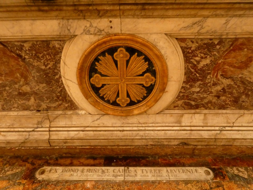 Vienne - Cathédrale Saint-Maurice - Maître-autel, inscription à l'arrière