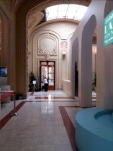 Vichy - Palais des Congrès, intérieur, couloir partant du hall d'entrée