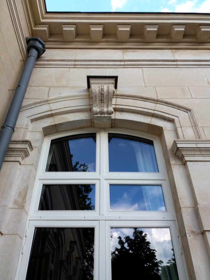 Vichy - Palais des Congrès, haut de fenêtre