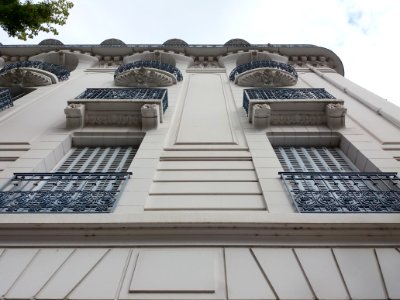 Vichy - Avenue Doumer, immeuble à l'angle de la place de la Gare