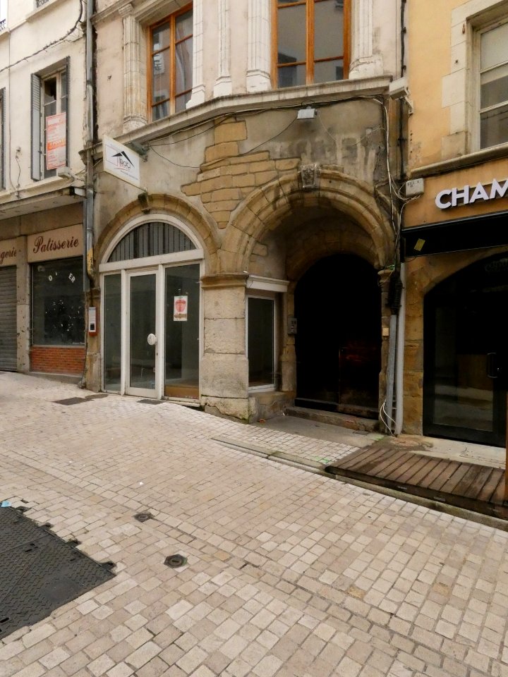 Vienne - Rue Marchande - Porte au numéro 32