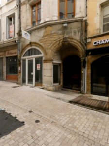 Vienne - Rue Marchande - Porte au numéro 32