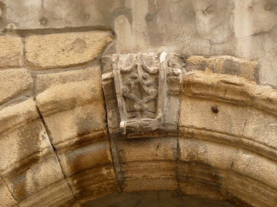 Vienne - Rue Marchande - Porte au numéro 32 - Clé de voûte