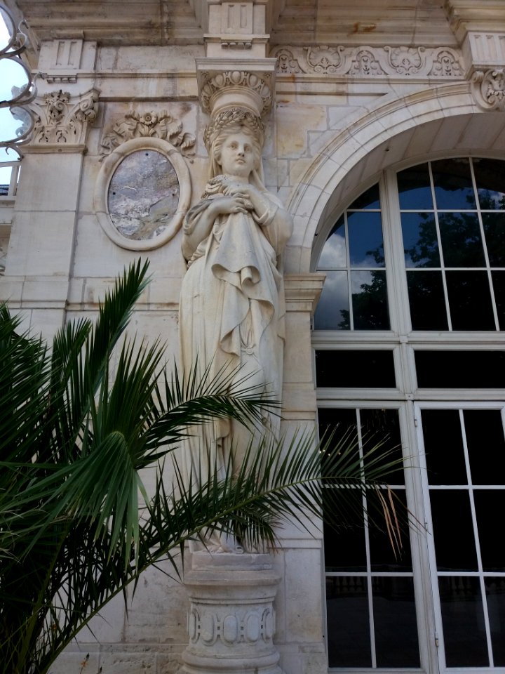 Vichy - Palais des Congrès, pavillon droit, cariatide gauche