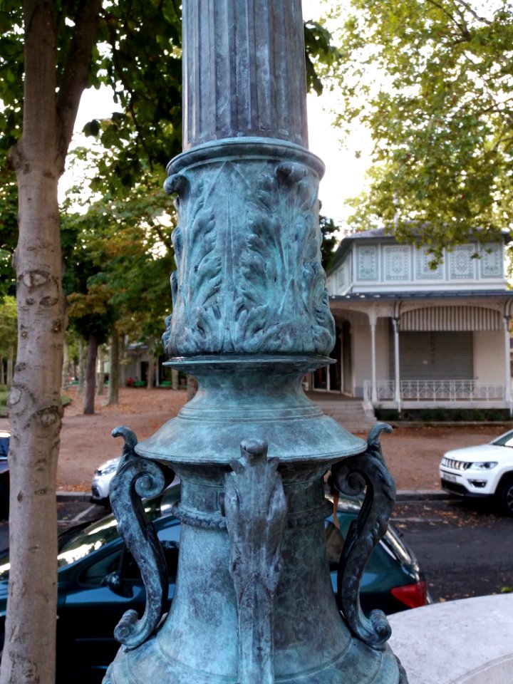 Vichy - Palais des Congrès, lampadaire, détail (3)