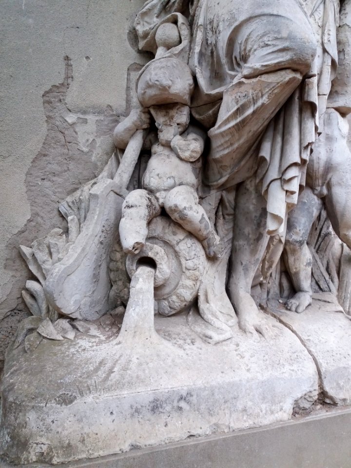 Vichy - Albert-Ernest Carrier-Belleuse - Nymphe des Eaux, détail (1)